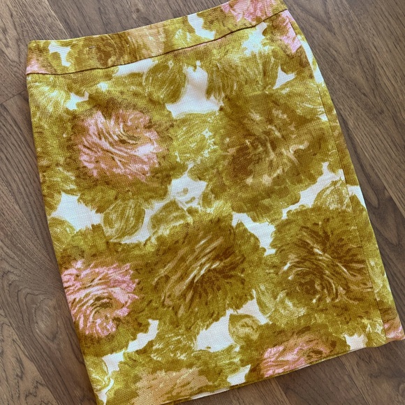 Talbots skirt size 6 lined pencil style 31” waist 23” length floral 22.5” length - Picture 1 of 4